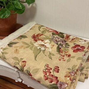 NWOT Waverly Queen Bedskirt